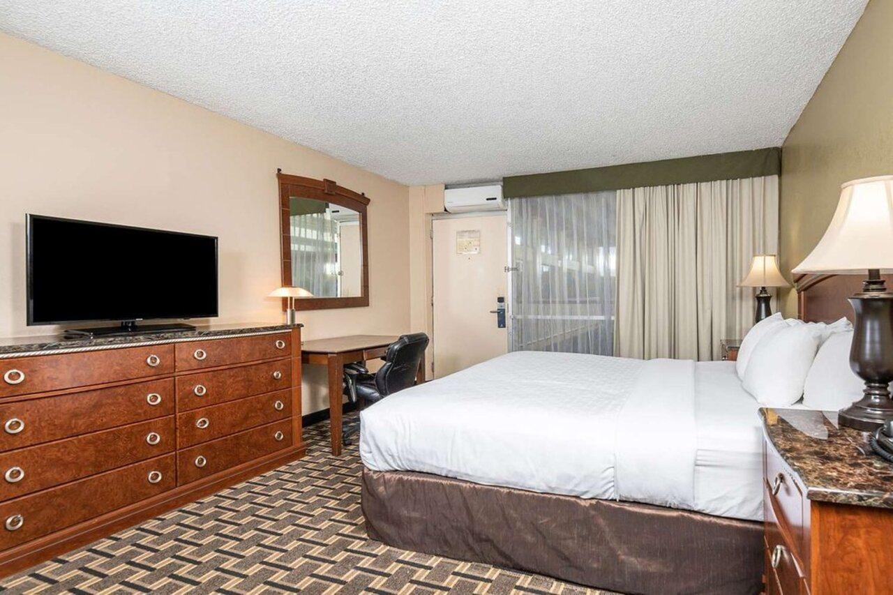 Clarion Inn Conference Center โมเดสโต ภายนอก รูปภาพ