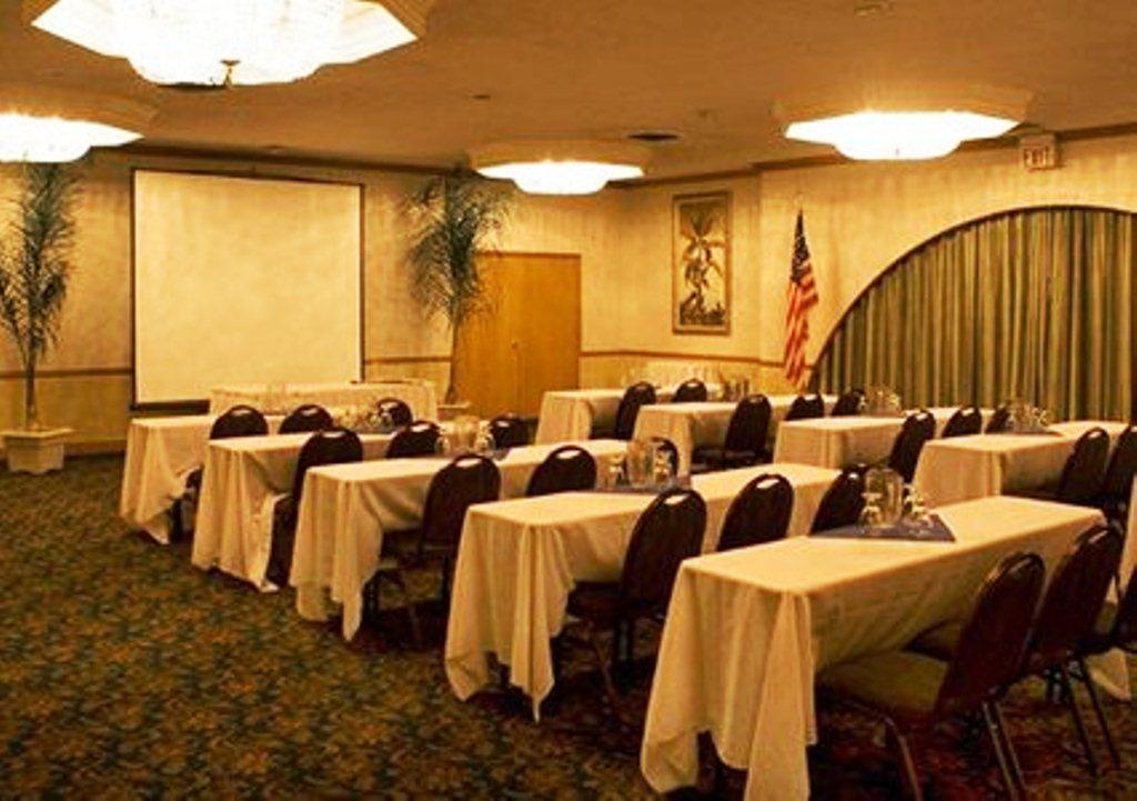 Clarion Inn Conference Center โมเดสโต ภายนอก รูปภาพ